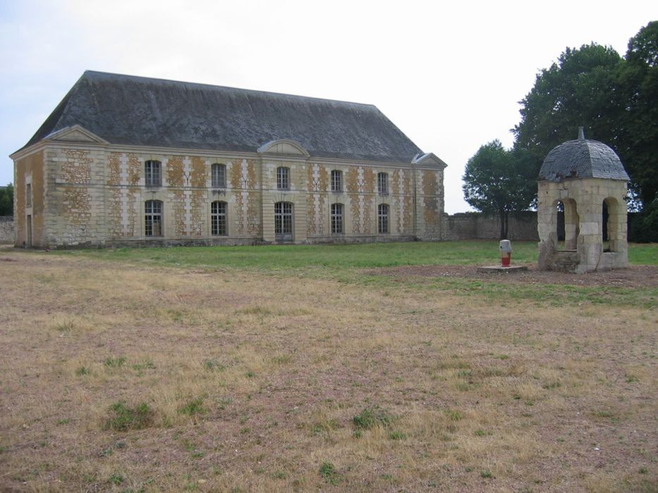 Domaine de Montpensier ou Coudray-Montpensier : Communs, vue générale