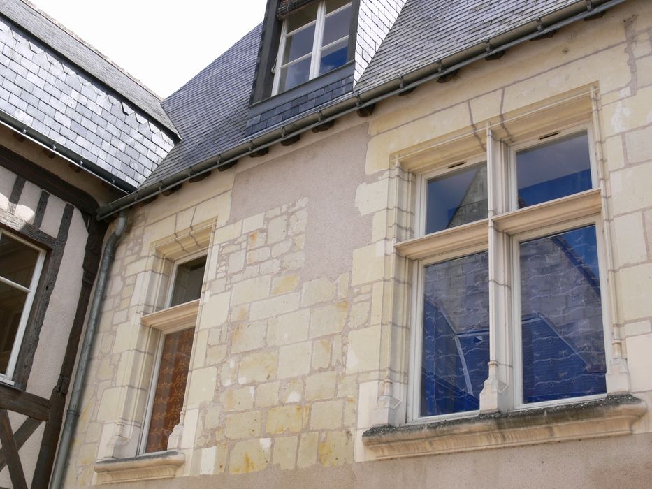 Maison située dans l'îlot Saint-Martin : Façade ouest sur cour, vue partielle