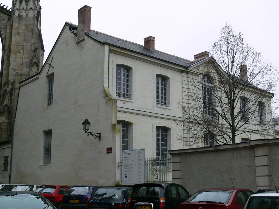 Ancienne maison canoniale de Saint-Gatien, dite du Curé de Tours : Façades sud et est, vue générale