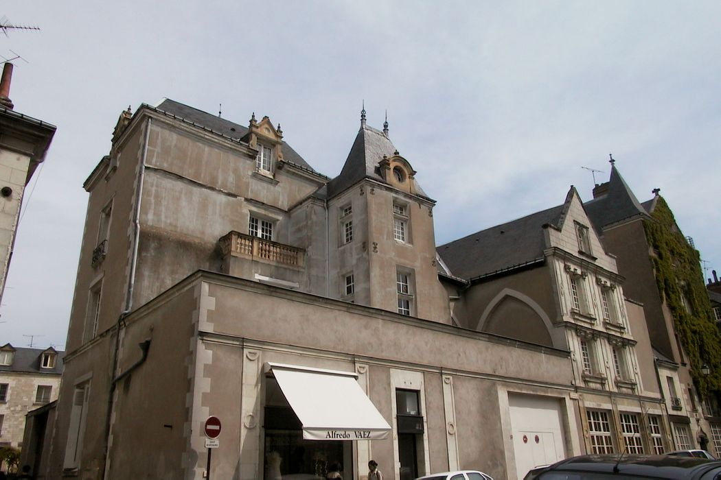 Ancienne église Sainte-Croix : Ensemble des bâtiments sur rue