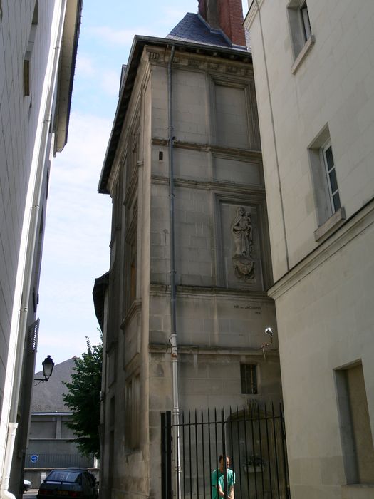 Maison dite de Ronsard : Vue partielle de la façade sur rue