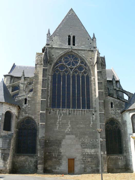 Eglise Saint-Julien (ancienne église de l'abbaye bénédictine Saint-Julien) : Chevet, vue générale