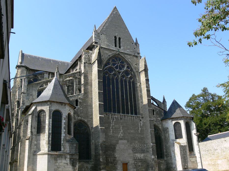 Eglise Saint-Julien (ancienne église de l'abbaye bénédictine Saint-Julien) : Chevet, vue générale