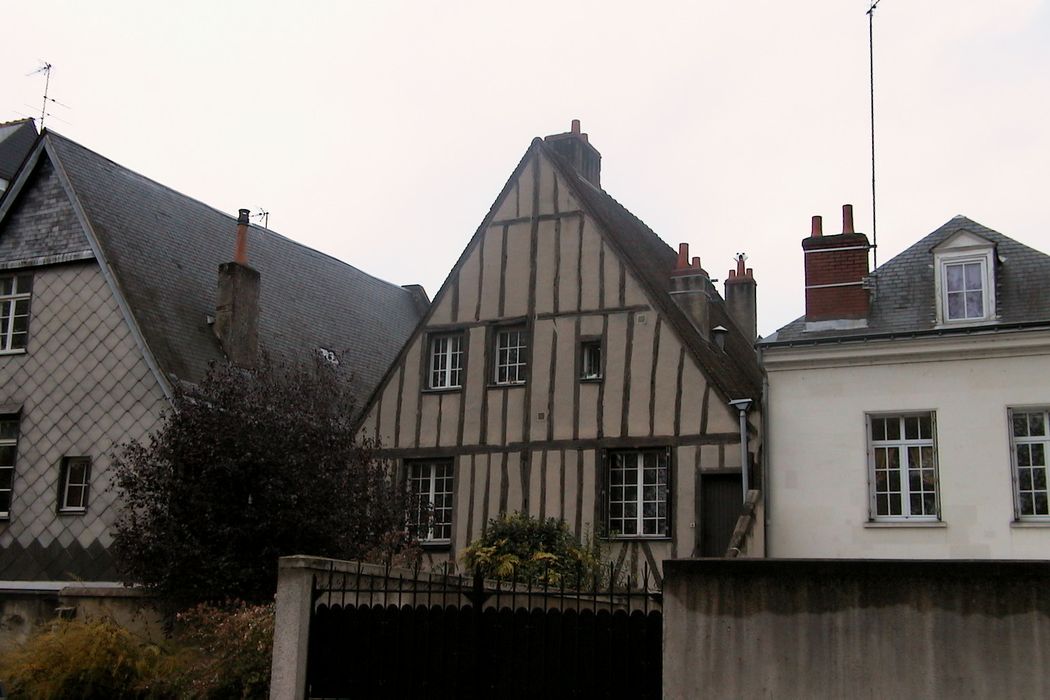 Maison : Façade antérieure, vue partielle