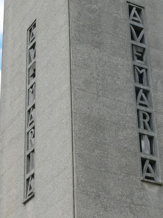 Basilique Notre-Dame de la Trinité : Clocher, détail