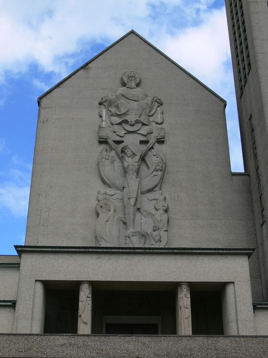 Basilique Notre-Dame de la Trinité : Façade occidentale, vue générale