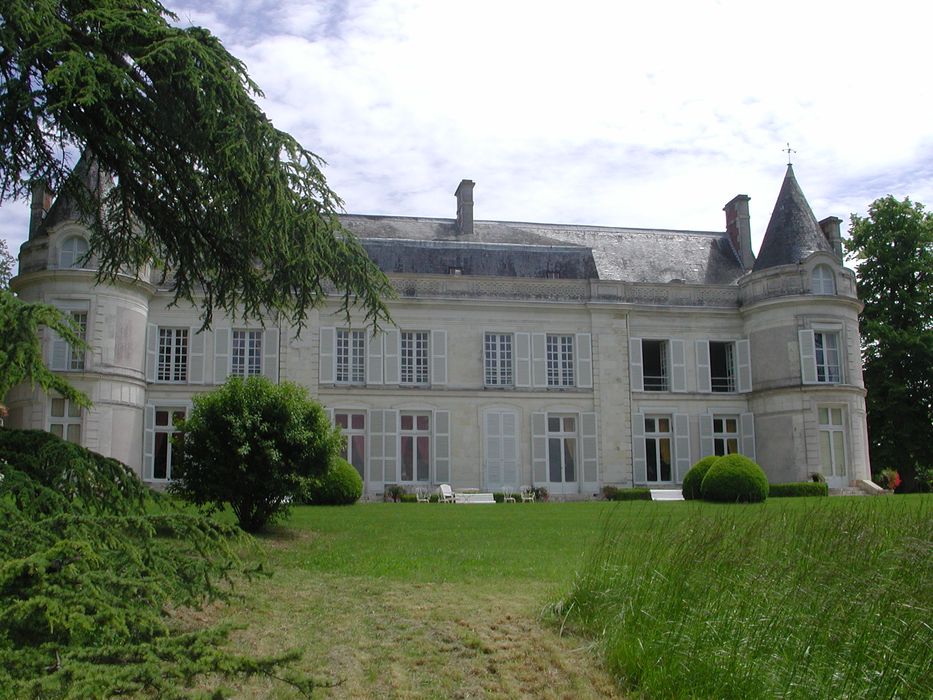 Château du Plessis-Villelouet : Façade nord-ouest, vue générale