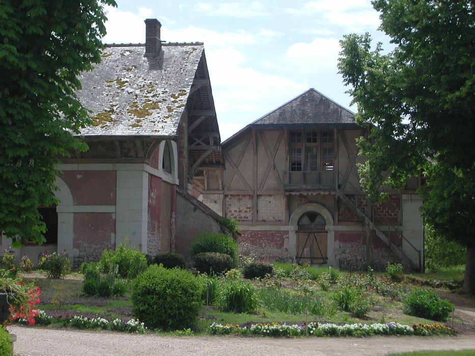 Château du Plessis-Villelouet : Bâtiments de ferme, vue partielle