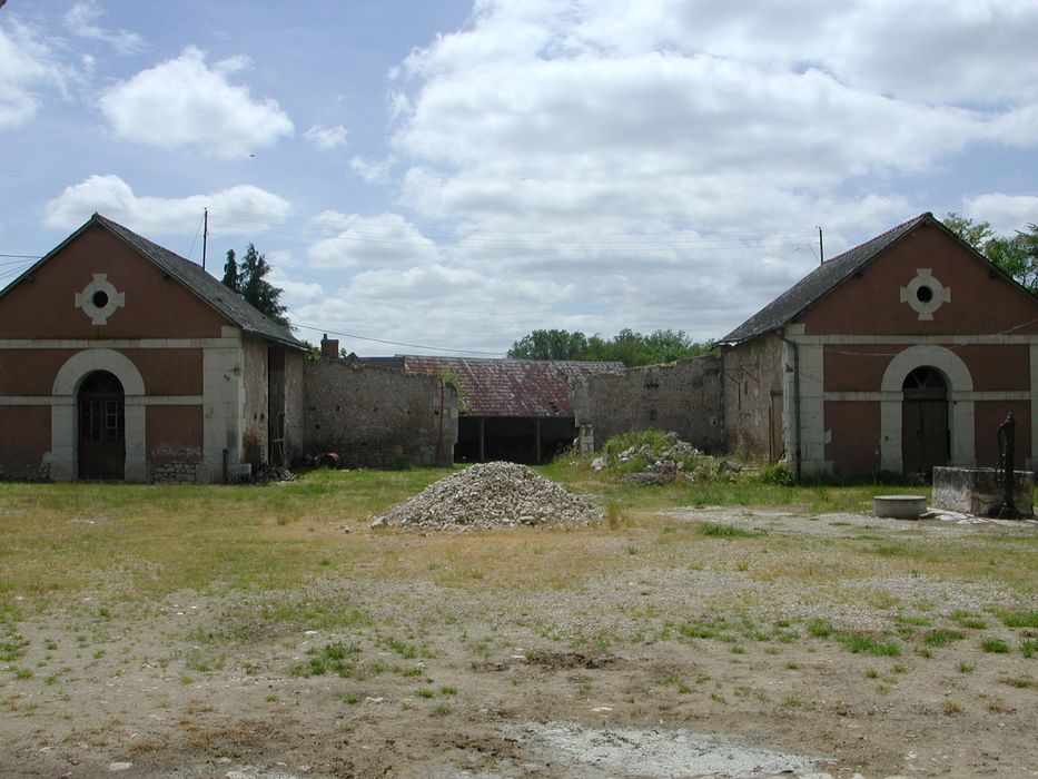 Château du Plessis-Villelouet : Bâtiments de ferme, vue générale