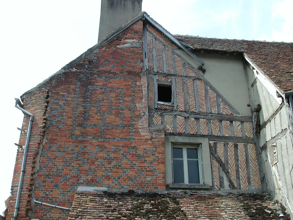 Maison à pans de bois, dite de l'Ecu : Pigon, vue générale