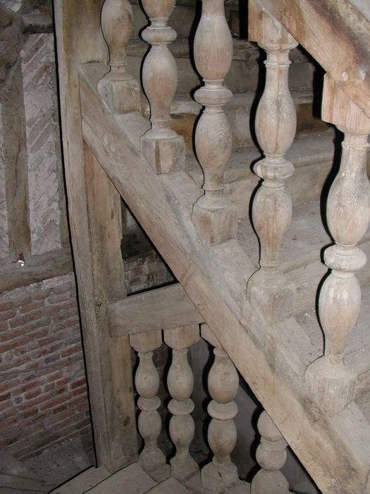 Maison à pans de bois, dite de l'Ecu : Escalier, vue partielle