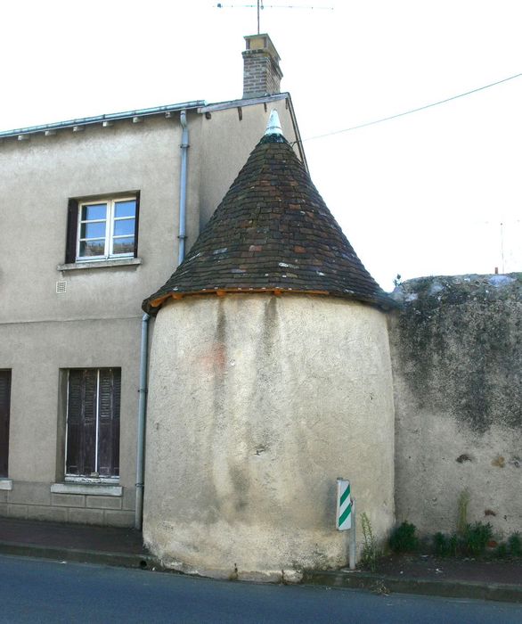 Ancien manoir, dit Porte de la Perrine : Tour nord-est, vue générale