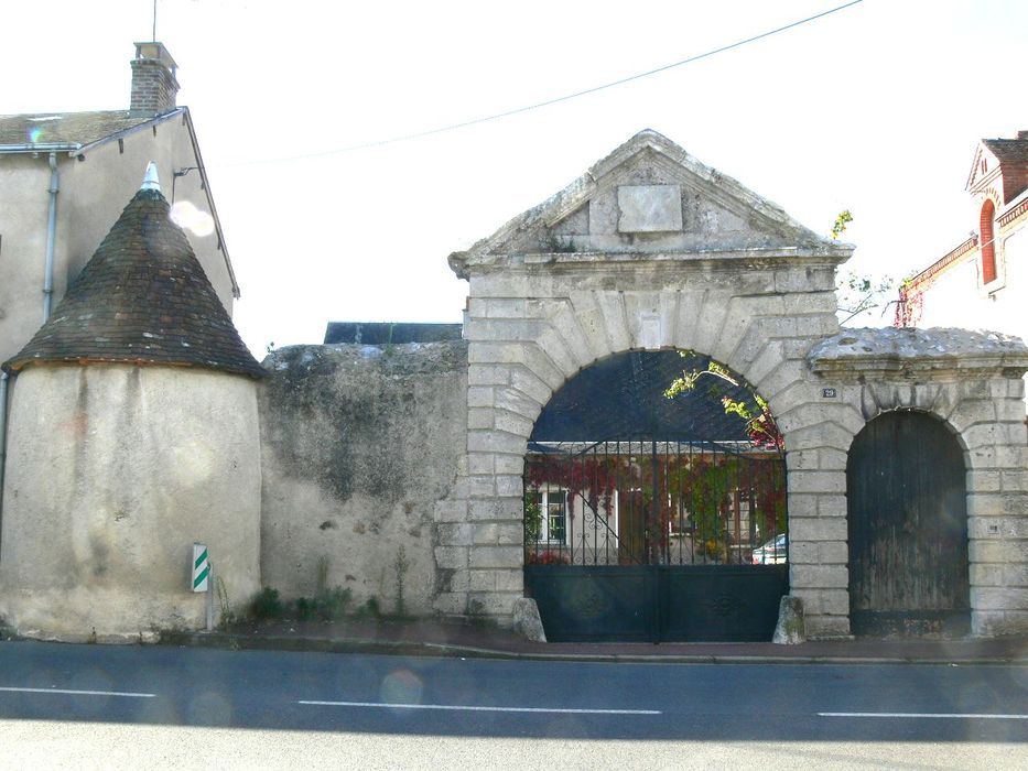 Ancien manoir, dit Porte de la Perrine : Porche d’accès à al cour intérieure, vue générale