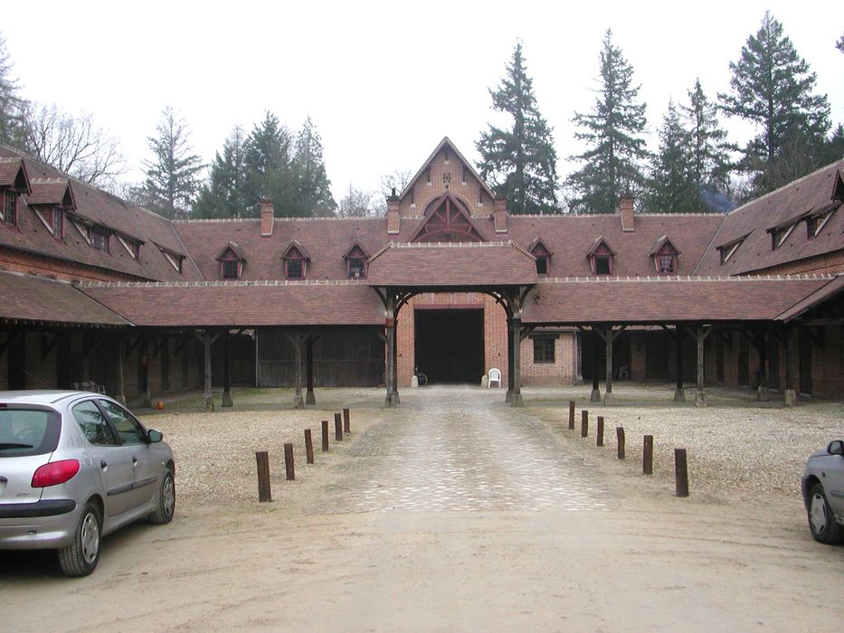 Château de Rivaulde : Communs, ensemble sud-est, vue générale