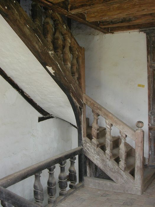 Ancien prieuré de Croixval : Escalier, vue partielle