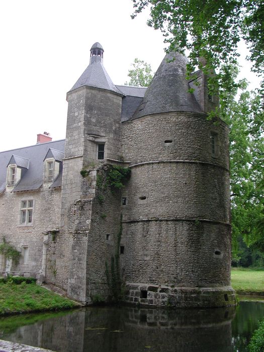 Château de Diziers : Tour nord-ouest, vue générale