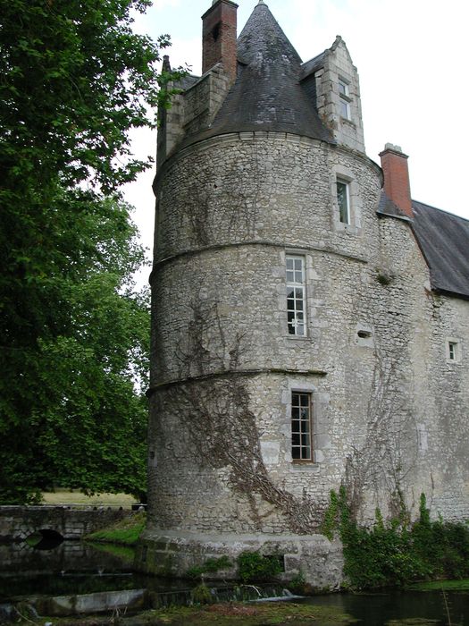 Château de Diziers : Tour nord-ouest, vue générale