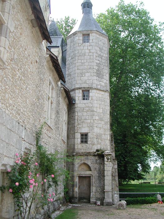 Château de Diziers : Tour d’escalier, façade nord, vue générale