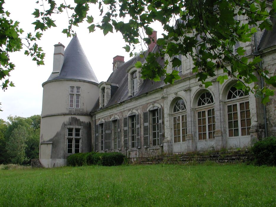 Château de Diziers : Façade sud-ouest, vue partielle