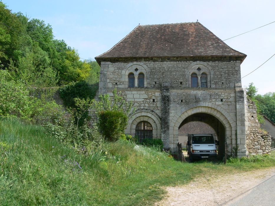 Ancien prieuré de Courtozé : Porterie d'entrée, façade ouest, vue générale