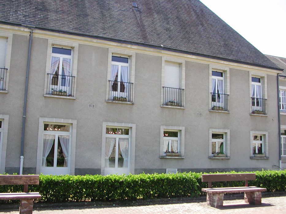 Monastère des Bénédictines du Calvaire : Cloître, vue partielle