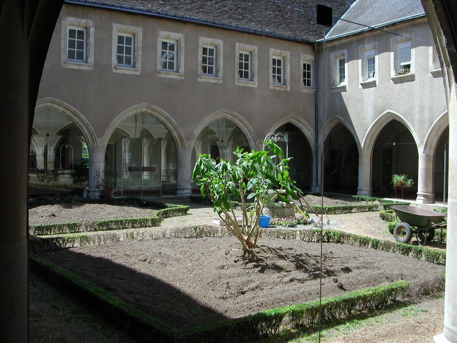 Monastère des Bénédictines du Calvaire : Vue partielle des bâtiments