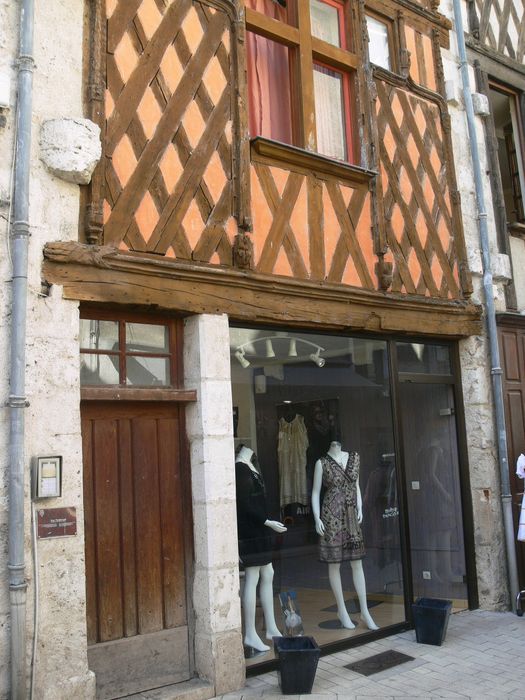 Maison : Portail sur rue, vue générale