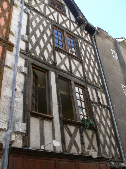 Maison : Façade sur rue, vue partielle