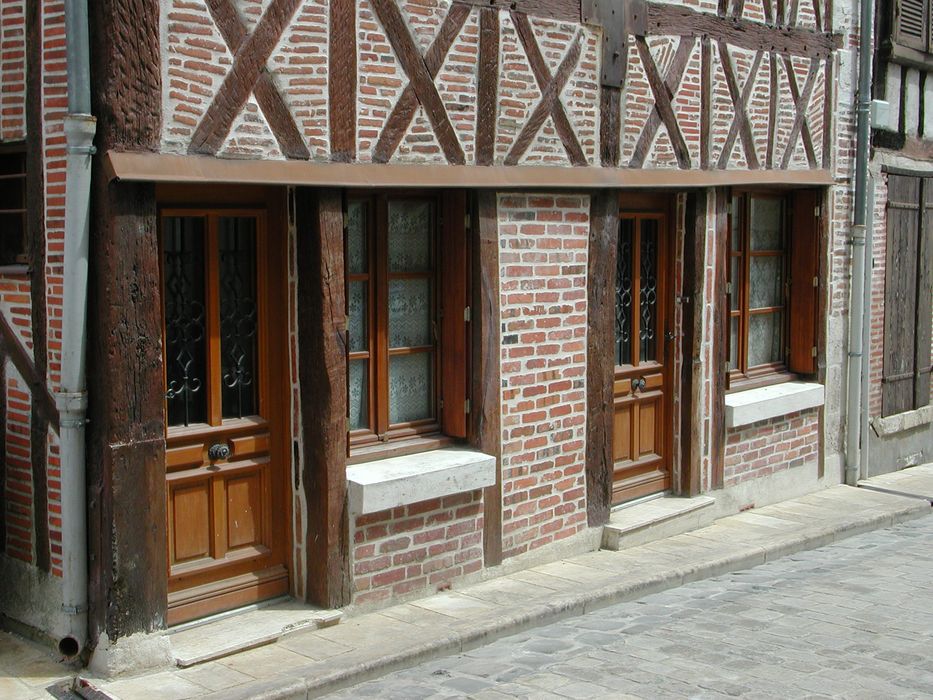 Maison à pans de bois : Façade sur rue, vue partielle