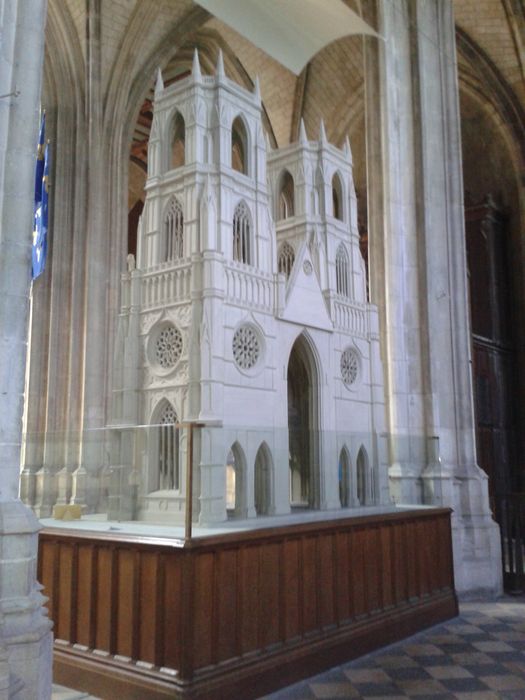 maquette de la cathédrale d'Orléans, vue trois quarts gauche