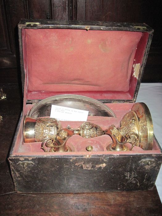 chapelle de Mgr Gibier d'Artenay : calice, plateau, burettes, clochette