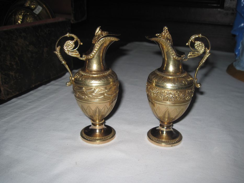 burettes de la chapelle de Mgr Gibier d'Artenay