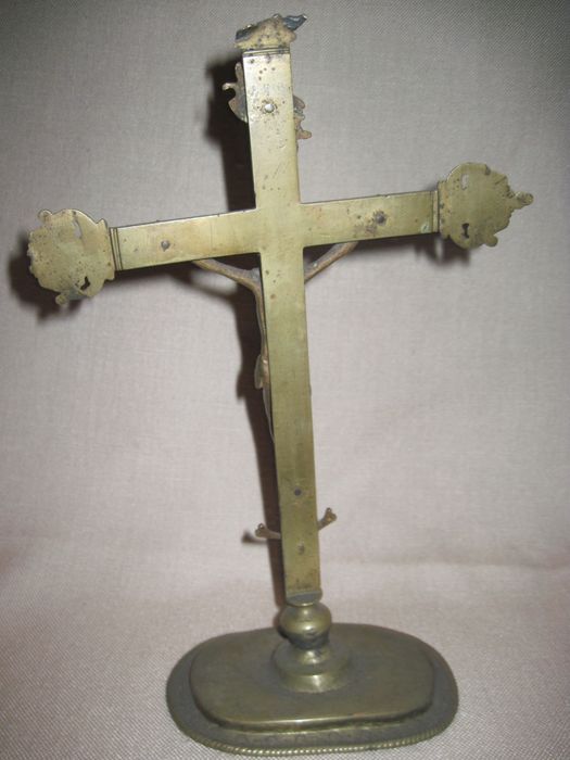 crucifix (revers)