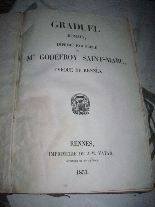 livre liturgique : Graduel romain imprimé par ordre de Mgr Godefroy Saint-Marc, évêque de Rennes 