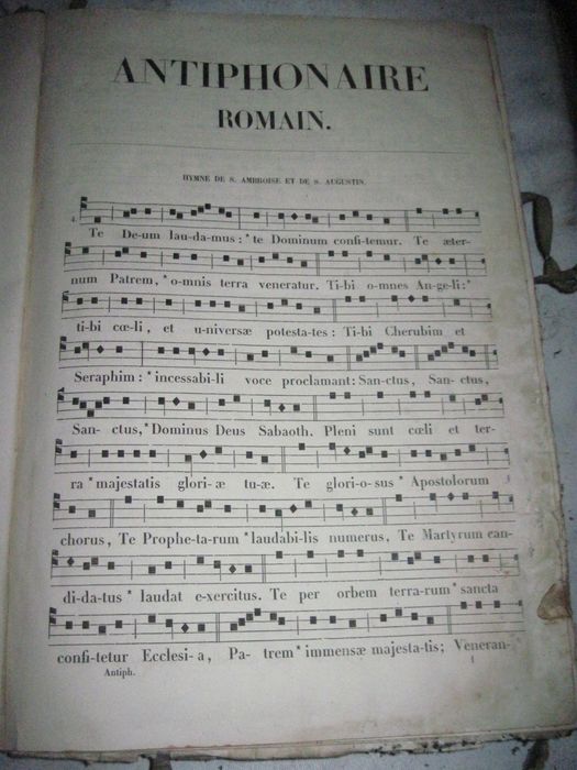 livre liturgique : Antiphonaire romain contenant les laudes et toutes les petites heures de tous les offices de l'année et les matines des fêtes doubles de première classe, imprimé par ordre de Mgr Godefroy Saint-Marc évêque de Rennes; partition