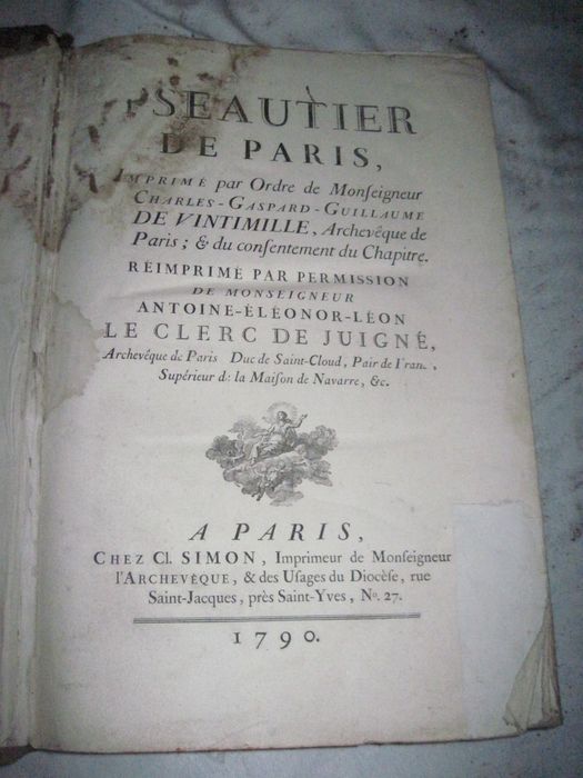 livre liturgique : Pseautier de Paris imprimé par ordre de monseigneur Charles-Gaspard Guillaume [d]e Vintimille, archevêque de Paris & du consentement du chapitre, réimprimé par permission de monseigneur Antoine-Eleonor-Léon Le Clerc de Juigné, archévêque de Paris, duc de Saint-Claud, Pair de France, supérieur de la maison de Navarre etc., page de garde