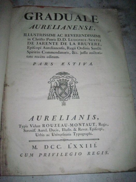 livre liturgique : Graduale aurelianense, illustrissimi ac reverendissimi in Christo Patris D.D. Ludovici-Sextii de Jarente de la Bruyere, episcopi aurelianensis, regii ordinis sancti spiritus commendatoris, & c. jussu & auctoritate recens editu. Pars aestiva, page de garde