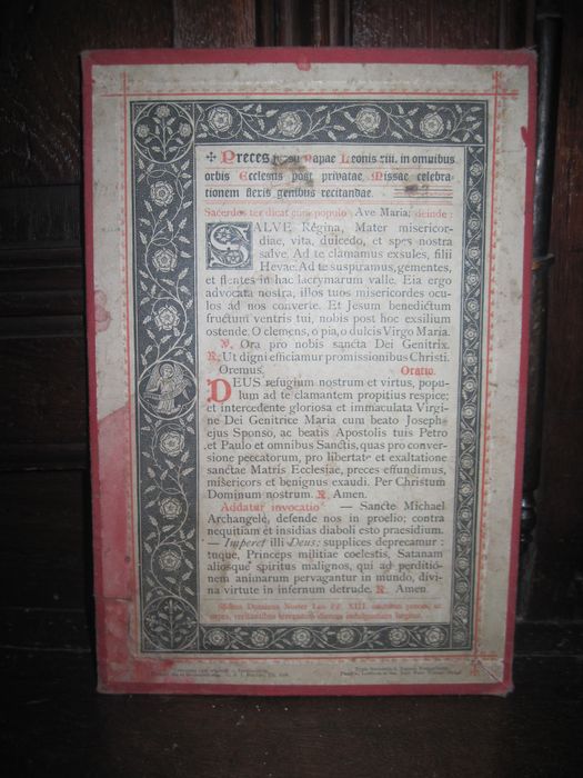 canon d'autel : Preces jussu papae Leonis XIII in omnibus orbis ecclesiis post privatae missae celebrationem flexis genibus recitandae.