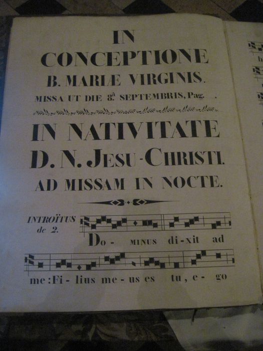 livre liturgique : Festorum annualium tam majorum quam minorum quae per annum celebrantur, missae & vespere, première page