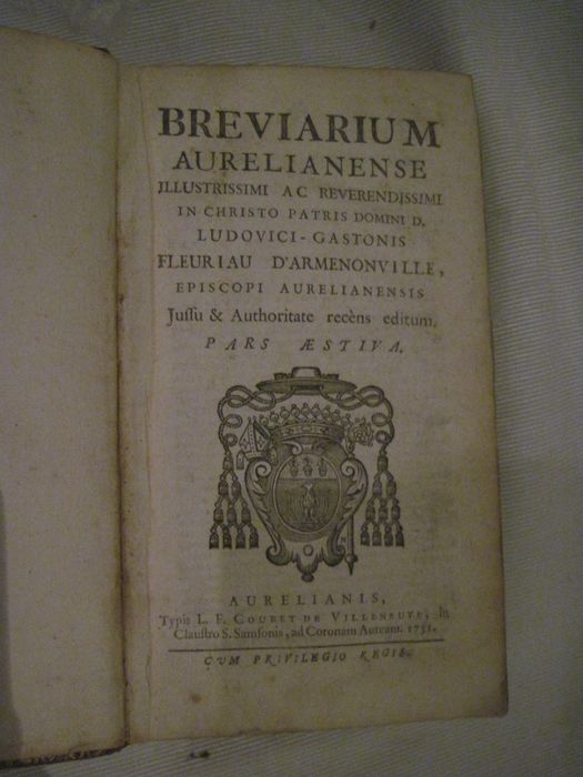 livre liturgique : Brevarium aurelianense illustrissimi ac revendissimi in christo patris domini d. Ludovici-Gastonis Fleuriau d'Armenonville, episcopi aurelianensis , jussu & authoritate recens editum. Pars aestiva. Page de garde