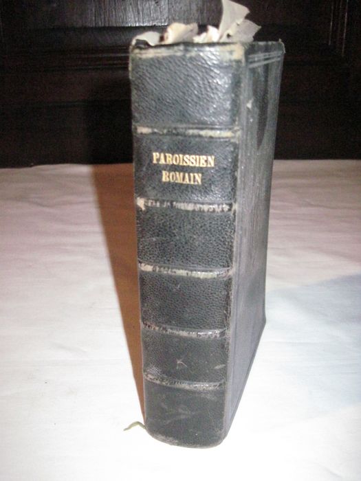 livre liturgique : Paroissien romain. Chant grégorien. N° 801. Paroissien romain contenant la messe et l'office pour les dimanches et les fêtes de I. et de II. Classe. Chant grégorien extrait de l'édition vaticane. Tranche