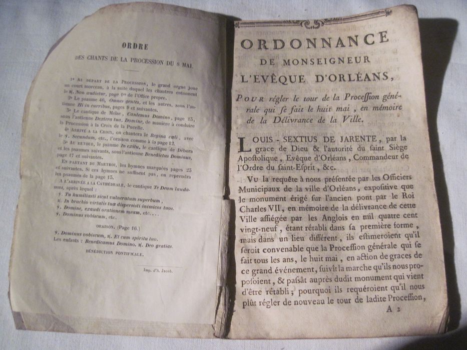 livre liturgique : Ordre de la procession générale qui se fait tous les ans le 8 mai, en action de graces à Dieu pour la délivrance de la ville d'Orléans du siège des Anglois, par l'entremise de Jeanne d'Arc, communément appelée la pucelle d'Orléans [] Réformé par ordre de Monseigneur l'évêque d'Orléans, introduit par l'Ordonnance de Monseigneur, évêque d'Orléans, pour régler le tour de la procession.