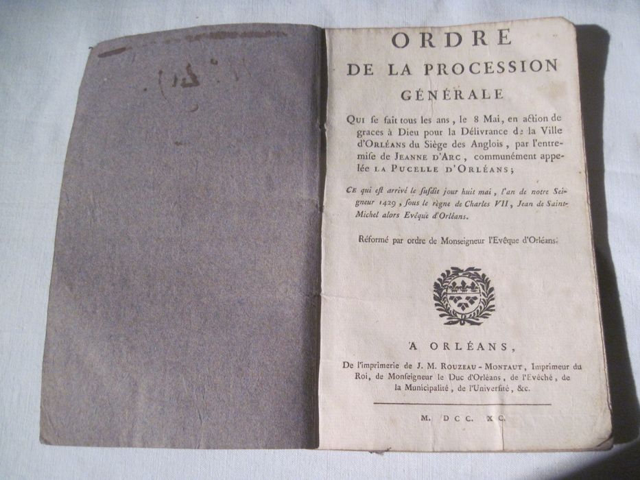 livre liturgique : Ordre de la procession générale qui se fait tous les ans le 8 mai, en action de graces à Dieu pour la délivrance de la ville d'Orléans du siège des Anglois, par l'entremise de Jeanne d'Arc, communément appelée la pucelle d'Orléans [] Réformé par ordre de Monseigneur l'évêque d'Orléans, introduit par l'Ordonnance de Monseigneur, évêque d'Orléans, pour régler le tour de la procession... page de garde