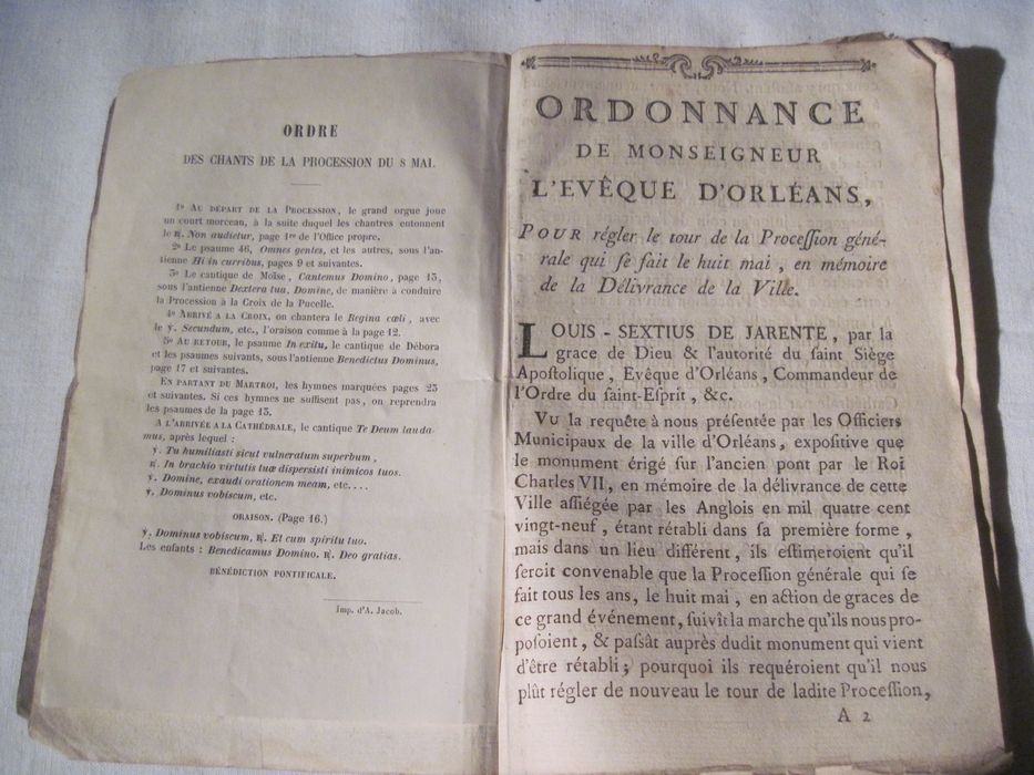 livre liturgique : Ordre de la procession générale qui se fait tous les ans le 8 mai, en action de graces à Dieu pour la délivrance de la ville d'Orléans du siège des Anglois, par l'entremise de Jeanne d'Arc, communément appelée la pucelle d'Orléans [] Réformé par ordre de Monseigneur l'évêque d'Orléans, introduit par l'Ordonnance de Monseigneur, évêque d'Orléans, pour régler le tour de la procession...