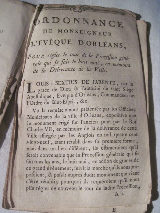 livre liturgique : Ordre de la procession générale qui se fait tous les ans le 8 mai, en action de graces à Dieu pour la délivrance de la ville d'Orléans du siège des Anglois, par l'entremise de Jeanne d'Arc, communément appelée la pucelle d'Orléans [] Réformé par ordre de Monseigneur l'évêque d'Orléans, introduit par l'Ordonnance de Monseigneur, évêque d'Orléans, pour régler le tour de la procession... 