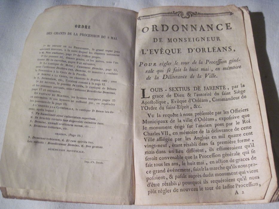 livre liturgique : Ordre de la procession générale qui se fait tous les ans le 8 mai, en action de graces à Dieu pour la délivrance de la ville d'Orléans du siège des Anglois, par l'entremise de Jeanne d'Arc, communément appelée la pucelle d'Orléans [] Réformé par ordre de Monseigneur l'évêque d'Orléans, introduit par l'Ordonnance de Monseigneur, évêque d'Orléans, pour régler le tour de la procession... 