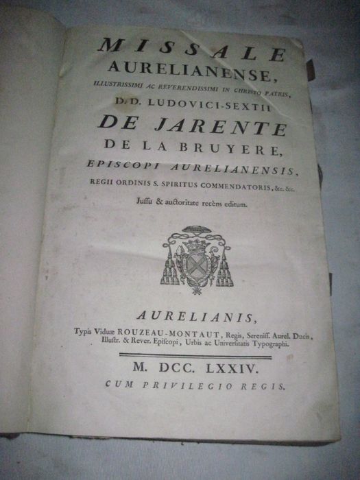 livre liturgique : Missale Aurelianense, Illustrissimi Ac Reverendissimi In Christo Patris D.D. Ludovici-Sextii De Jarente De La Bruyere, Episcopi Aurelianensis, Regii Ordinis Sancti Spiritus Commendatoris, & &. Jussu Auctoritate Recens Editu. Pars Hyemalis, page de garde