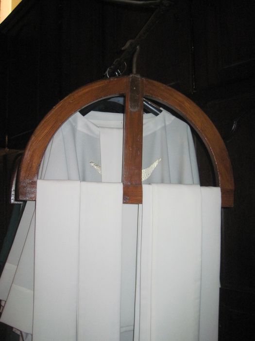 cintre à vestiaire liturgique