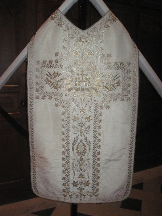 chasuble, face blanche dos