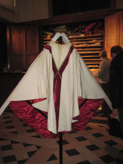 chasuble, dos